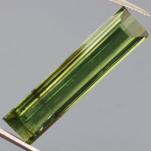 Elegant 6.25ct 25.2mm untreated dark green Tourmaline