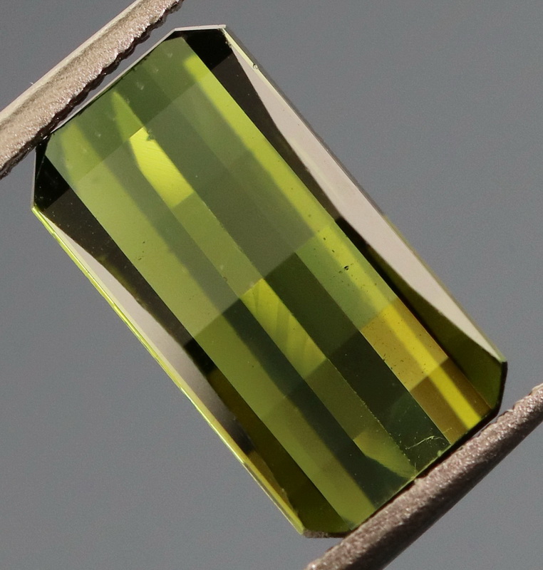 Pixel flashing! 2.37ct untreated olive green Tourmaline