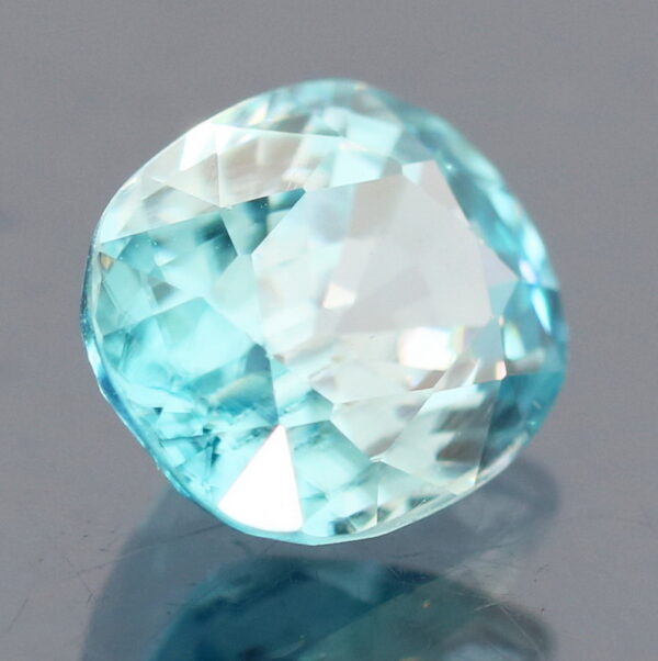 Clean and glittering 1.82ct diamond luster blue Zircon