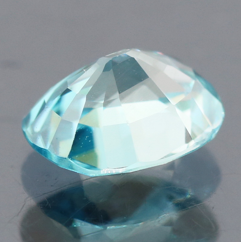 Clean and glittering 1.82ct diamond luster blue Zircon
