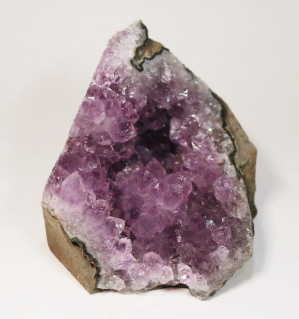 Great formations! 4,010ct Amethyst Geode