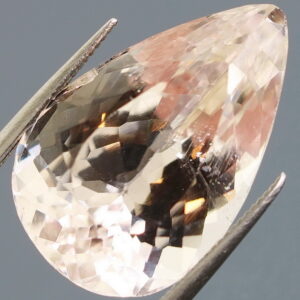 Glittering 12.64ct platinum pink Kunzite