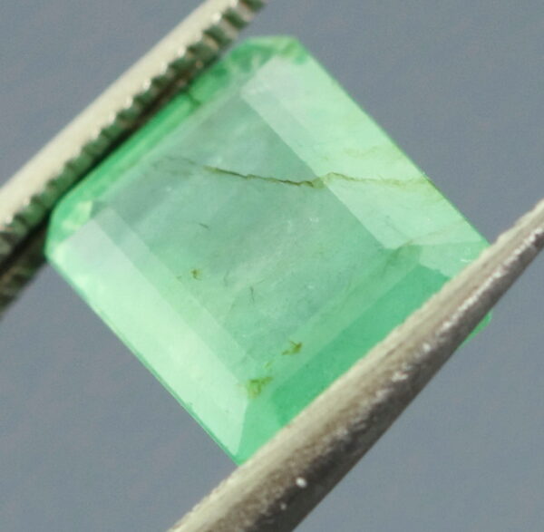 Outstanding 2.28ct bright green Emerald