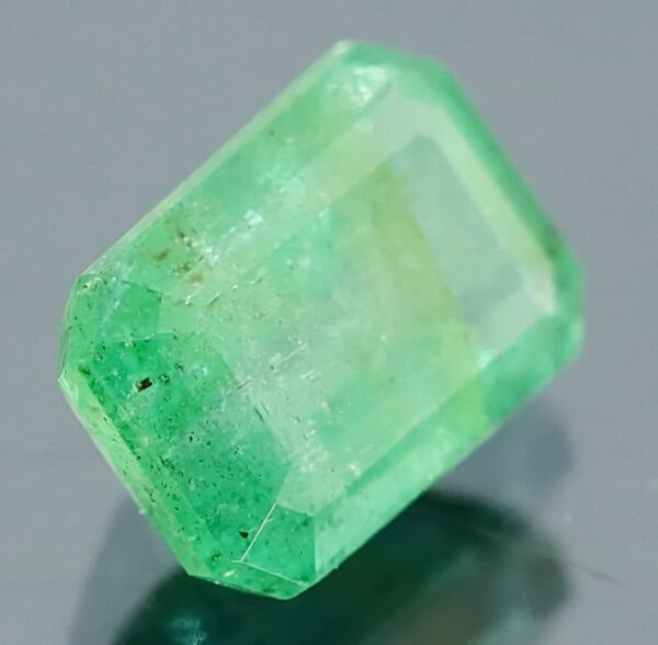 Gorgeous 2.16ct bright green Emerald