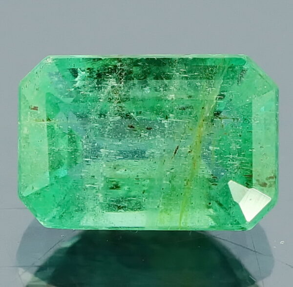 Gorgeous 2.16ct bright green Emerald