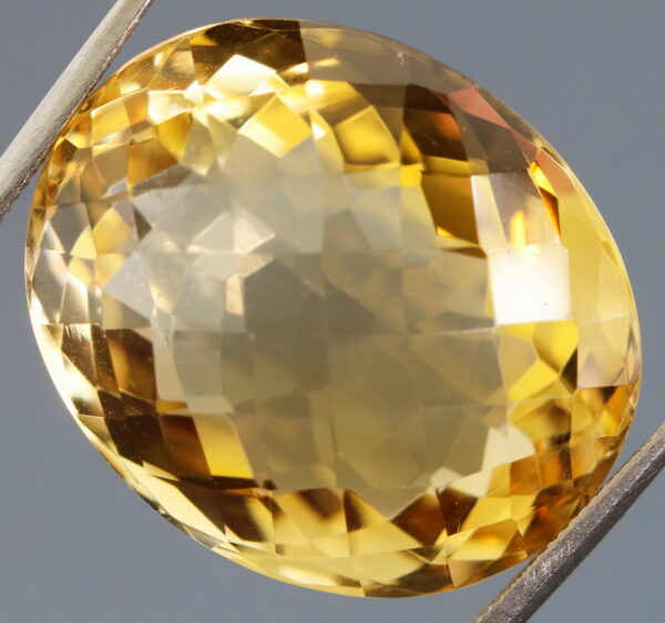 Exciting 27.76ct glittering checker top Citrine