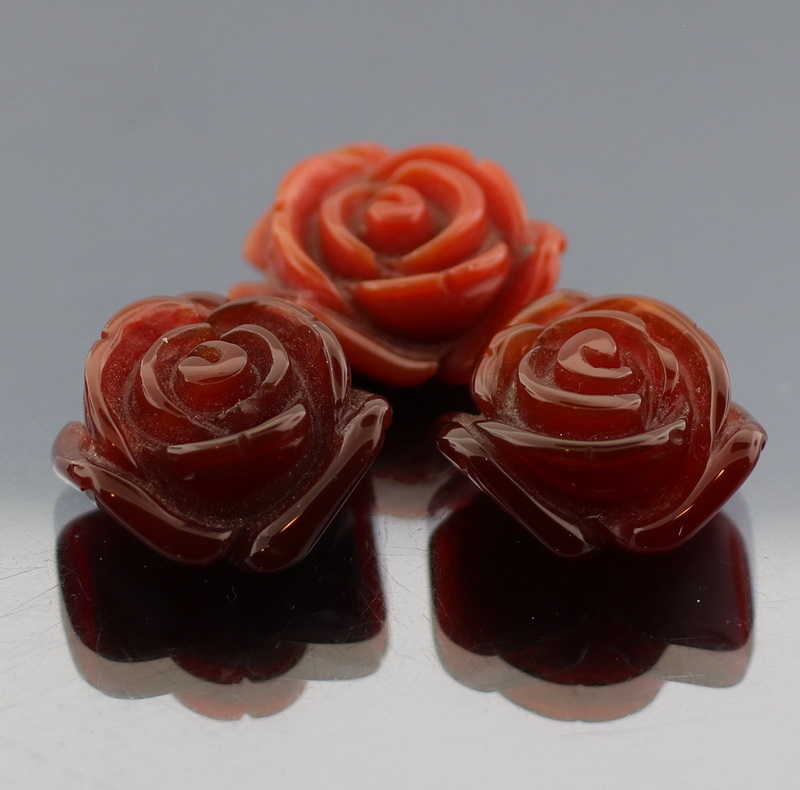 Lovely 3.93ct red Agate flower carvings