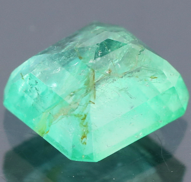 Fantastic color! 1.65ct vibrant green Colombian Emerald