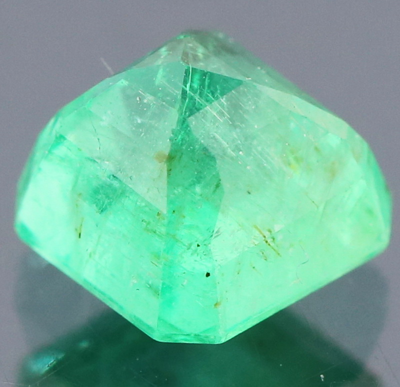 Awesome 1.47ct bright green Colombian emerald