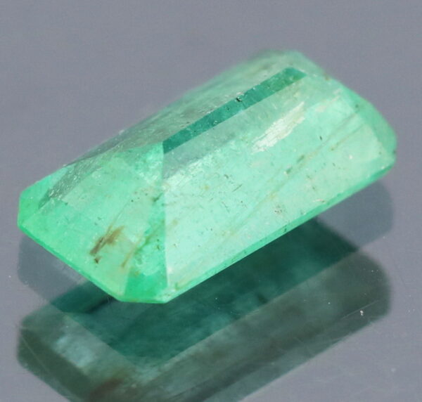 Dazzling 1.41ct bright green Emerald