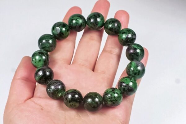 Stunning! 432ct natural Ruby in Zoisite beaded bracelet
