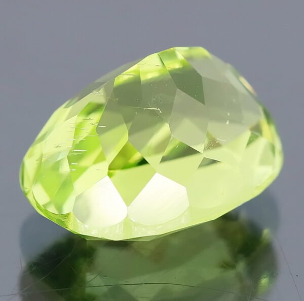 Exquisite 5.89ct spring green Peridot