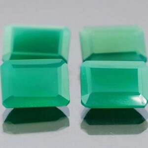 Breath taking 28.10ct mint green Botswana Agate set