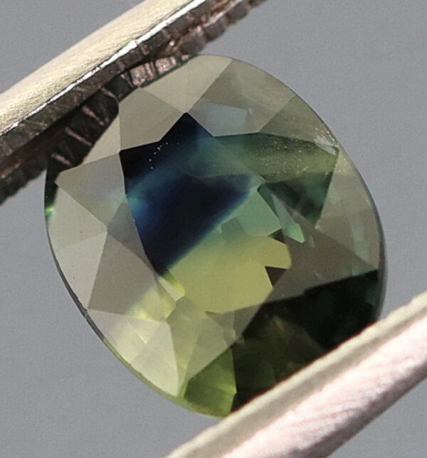 Rare bi-color 1.10ct blue and yellow Sapphire