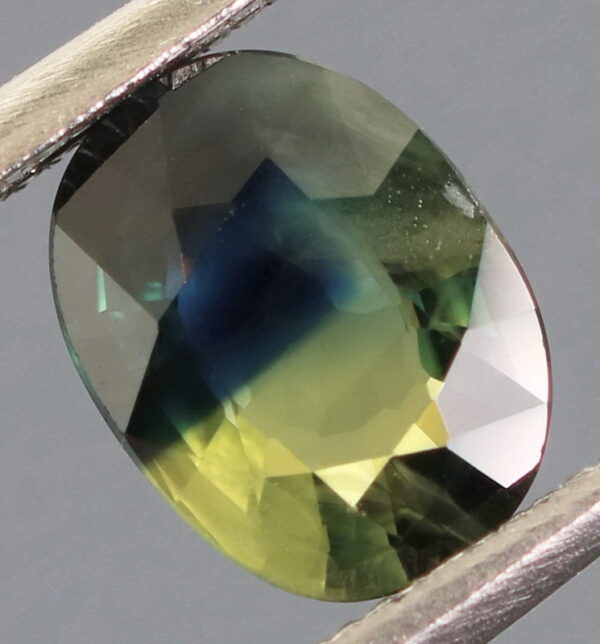 Rare bi-color 1.10ct blue and yellow Sapphire