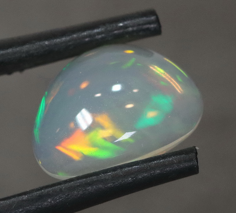 Rainbow flashing 1.70ct Jelly Opal