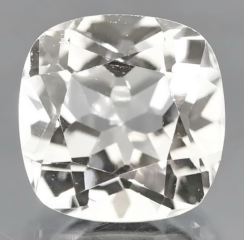 Stunning 6.81ct diamond white Topaz