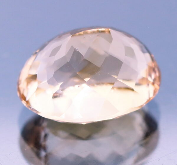Glittering 16ct champagne Imperial Topaz