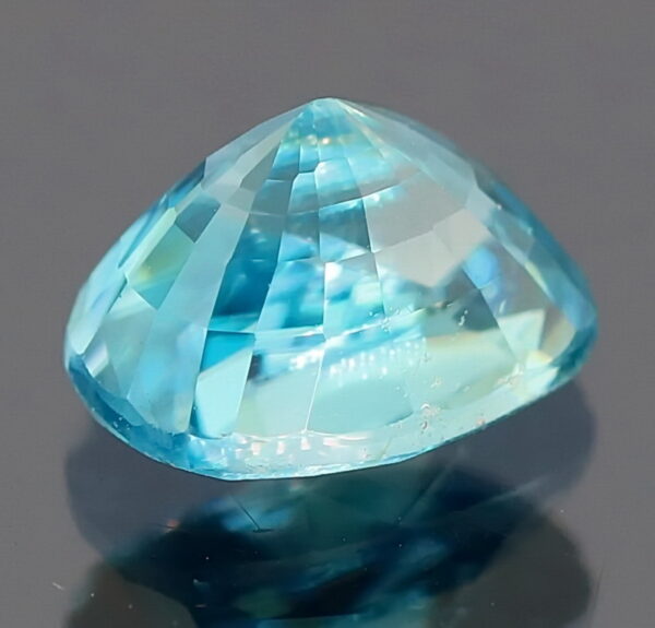 Glittering 1.56ct diamond luster blue Zircon