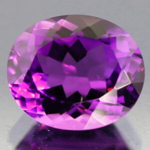 Glittering oval cut 4.87ct violet VS Amethyst