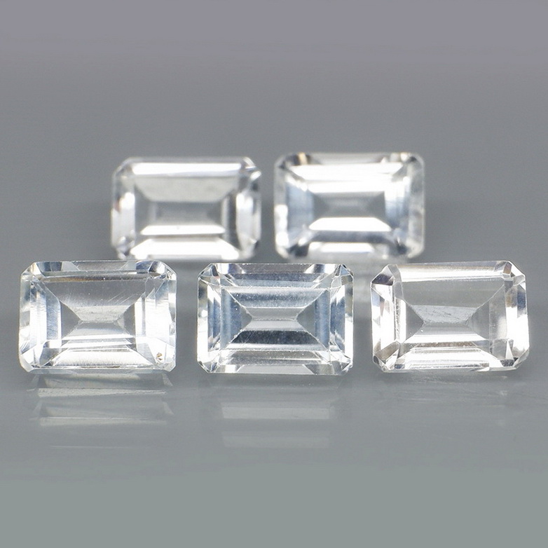 Diamond white! 6.31ct emerald cut Topaz set