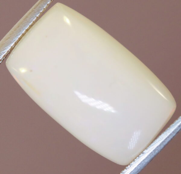 Beautiful 5.77ct white Welo Opal