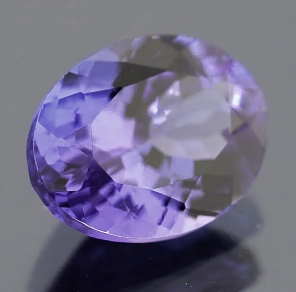 Phenomenal blue violet 3.35ct VS Tanzanite