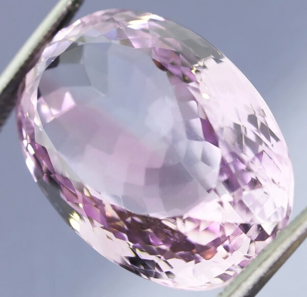 Non stop sparkle! 21.99ct violet pink Amethyst