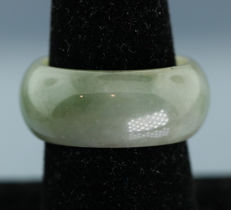 Stunning all natural 31.80ct Jadeite Jade ring (size 9)
