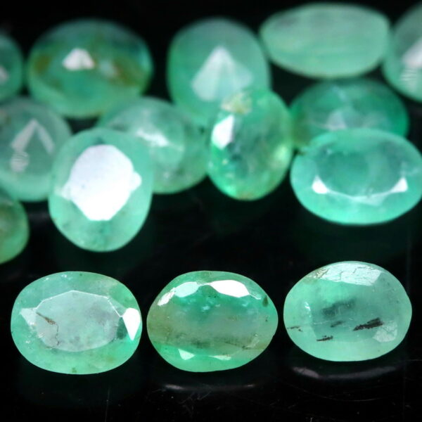 Bright emerald green 6.62ct 20pc Emerald set!