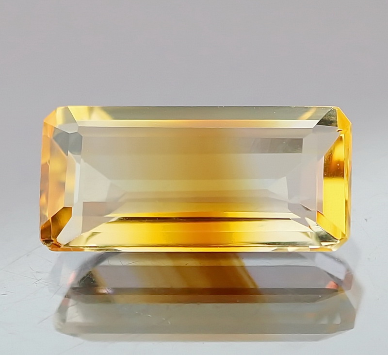 Simply gorgoeous 5.63ct bi-colored Citrine