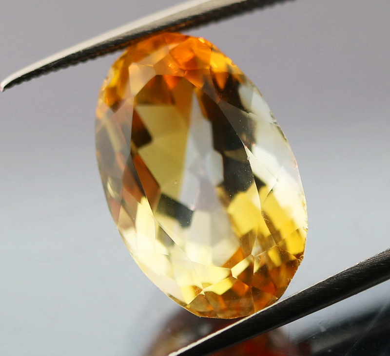 Elongated oval cut! Bi-color! 7.05ct Citrine!