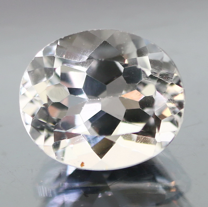 Superb 6.60ct diamond white Topaz