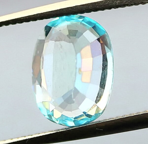 Glittering 1.91ct diamond luster blue Zircon