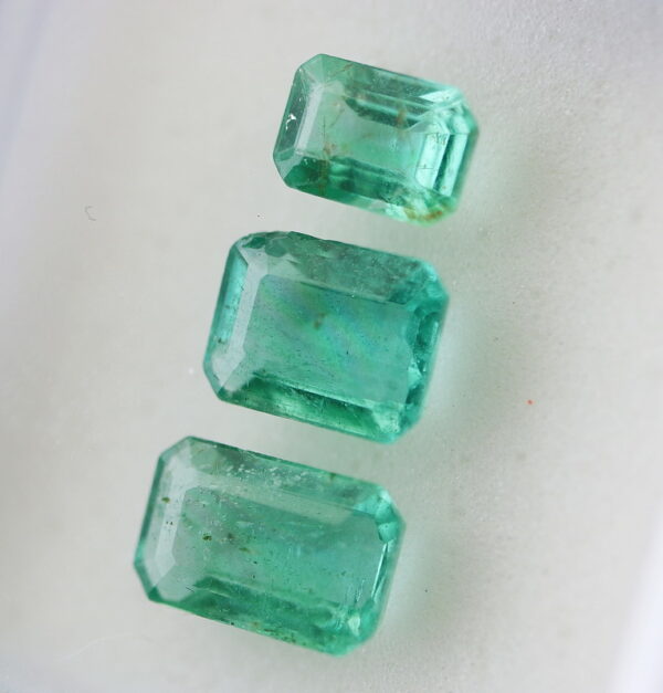 Graduated set! 2.30 carats of Colombian Emeralds!