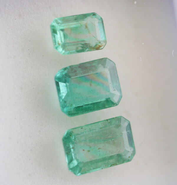 Graduated set! 2.30 carats of Colombian Emeralds!