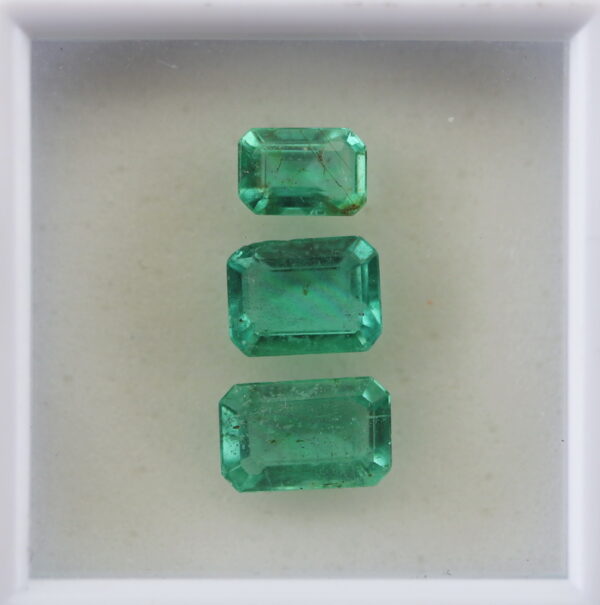 Graduated set! 2.30 carats of Colombian Emeralds!