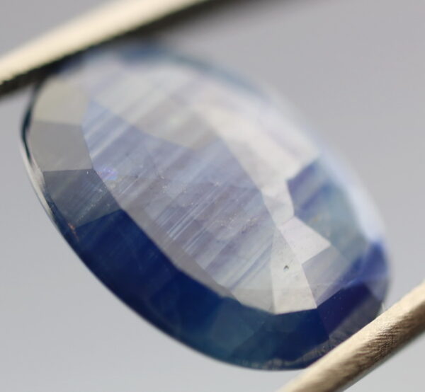 Pendant cut 3.79ct striated Sapphire!