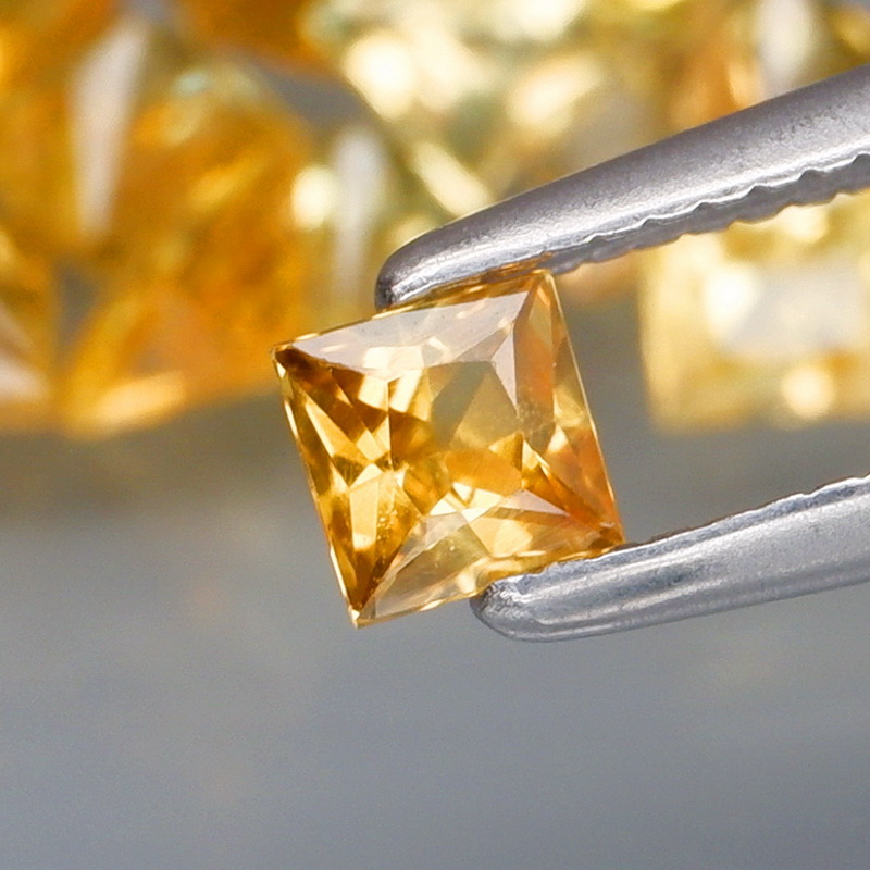 Full fire! 3.66ct top golden Sapphire set from Australia