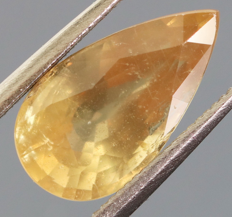 Stunning 3.11ct toasted gold Sapphire